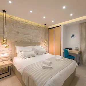 Lyra Apartment Split